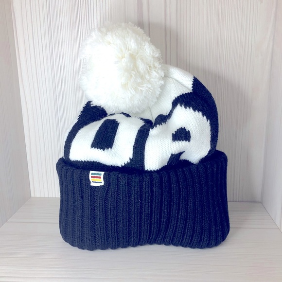 NWT Hudson’s Bay Canada Collection Beanie Hat - Picture 2 of 3